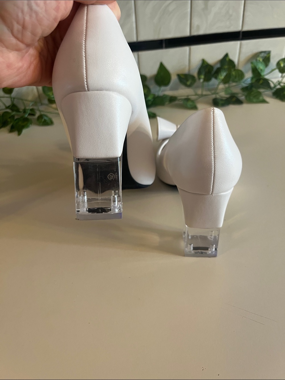 Elegant Women's Pointed-Toe Bow Pumps in white. Size 8 1/2. Worn once. - Picture 3 of 4